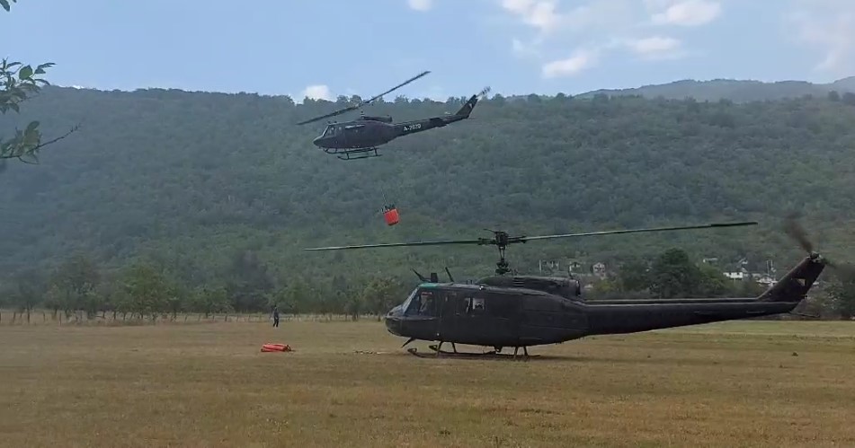 Helikopteri Oružanih snaga Bosne i Hercegovine pomažu u gašenju požara